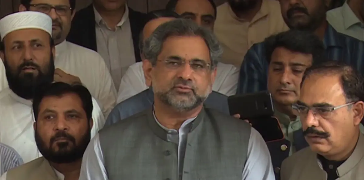 رئيس وزراء باكستان يجتمع بقادة الجيش للرد على انتقادات ترامب