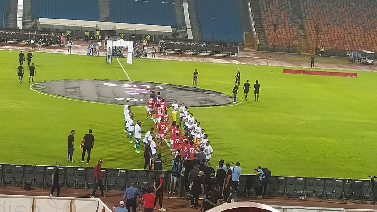 لاعبو مصر المقاصة ينظمون ممرا شرفيا للنادي الأهلي بطل الدوري المصري (فيديو)‎