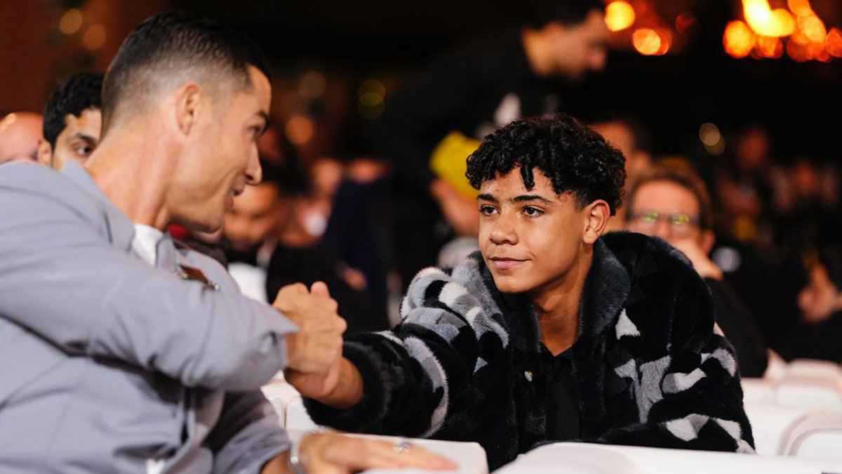 مع مقترح لعب كريستيانو جونيور مع والده.. أبرز ثنائيات "الأب والابن" في التاريخ 