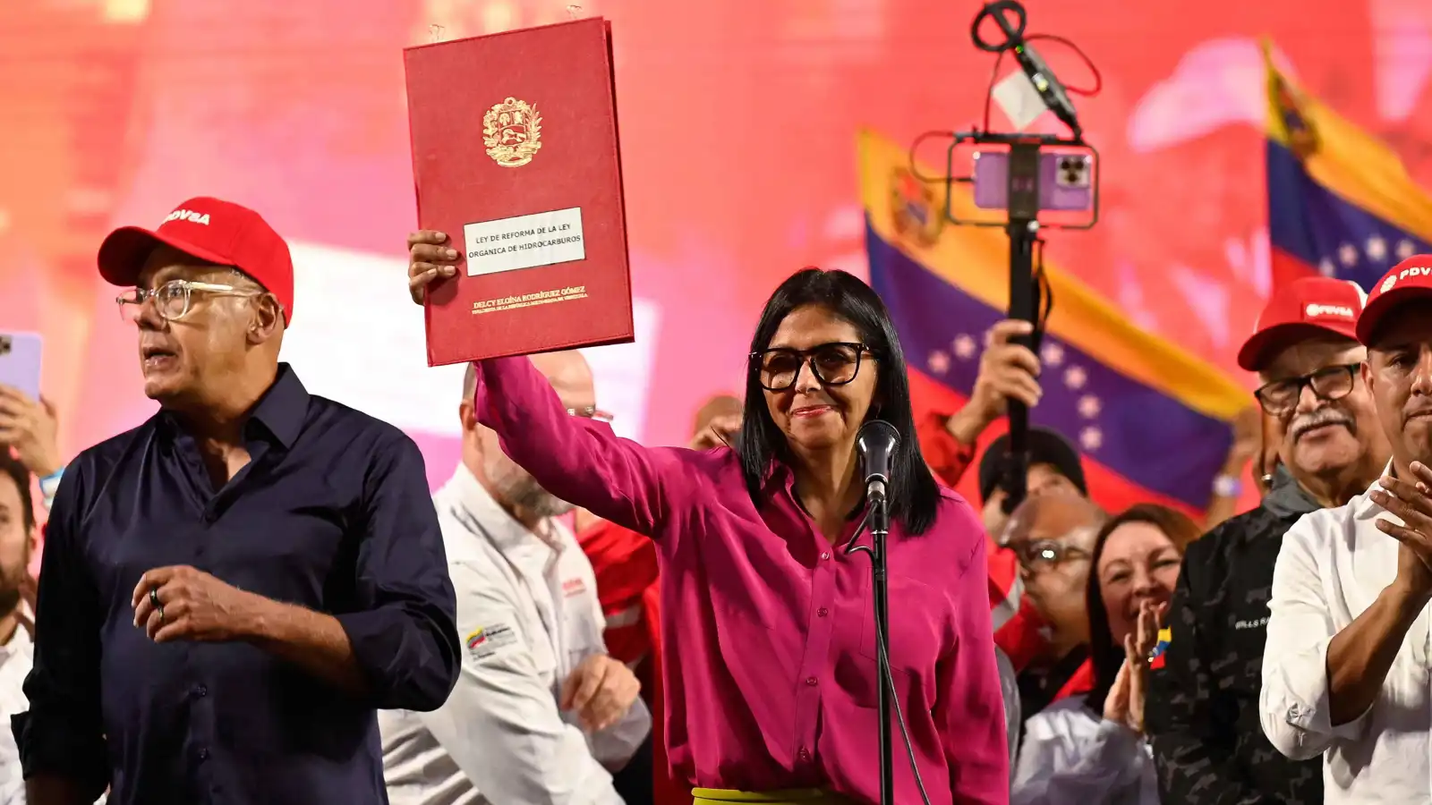 إقرار "العفو العام" في فنزويلا.. رسائل رودريغيز إلى الداخل والخارج