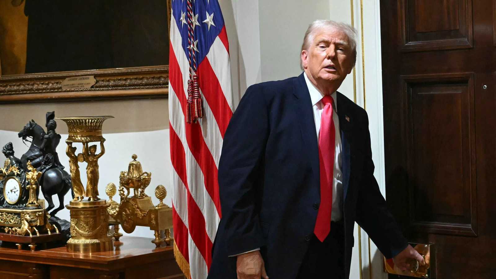 ملف الهجرة يتأزم.. ترامب يعتزم ترحيل دفعة من الإيرانيين اليوم