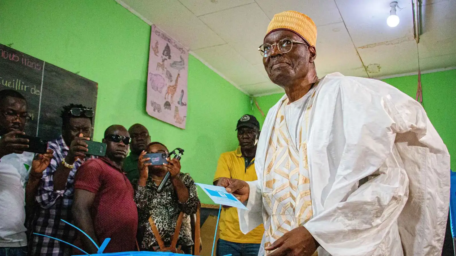 عُرضت عليه مرارا.. لماذا يرفض المعارض تشيروما باكاري رئاسة حكومة الكاميرون؟