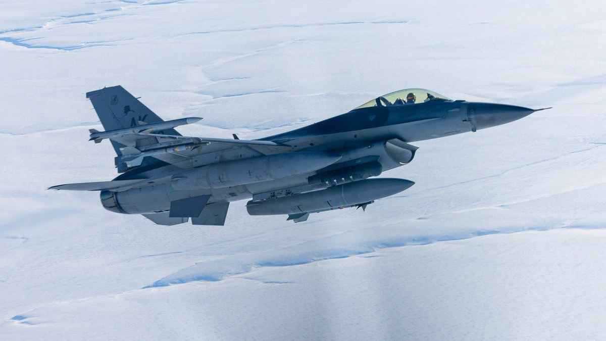 روسيا تحلق بطائرة تجسس فوق ألاسكا.. كيف ردت أمريكا؟