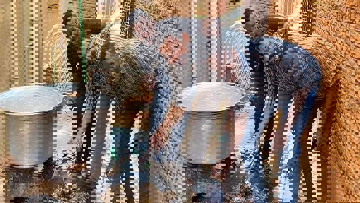 السودان.. عريس يحوّل تكاليف زفافه إلى وجبات طعام للمرضى
