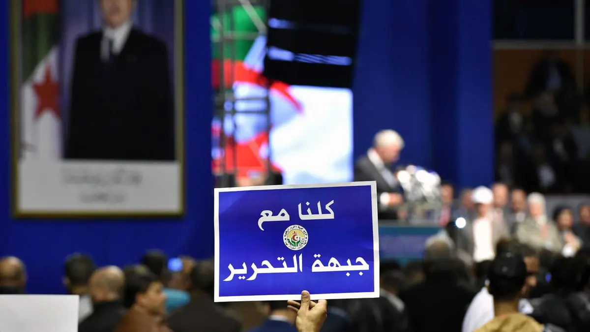 "جون أفريك": الفساد والتصدع الداخلي يعصفان بجبهة التحرير الوطني الجزائرية