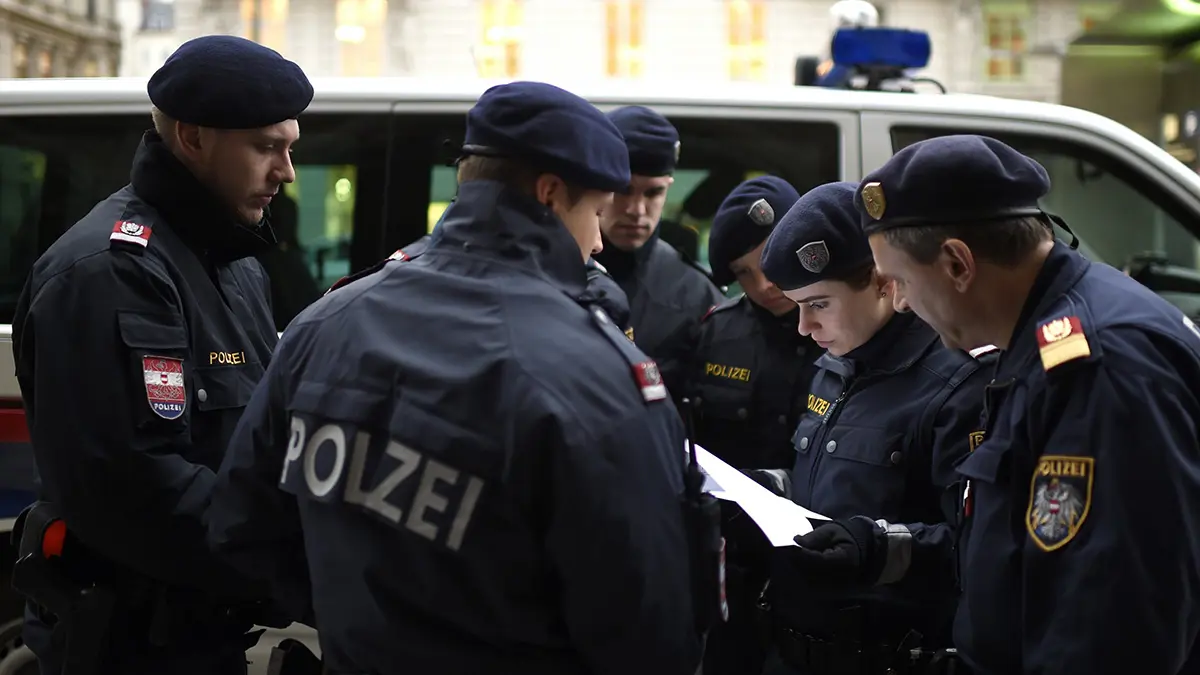 النمسا.. تفتيش منزل مسؤول منظمة متطرفة تلقى أموالًا من منفذ مجزرة نيوزيلندا