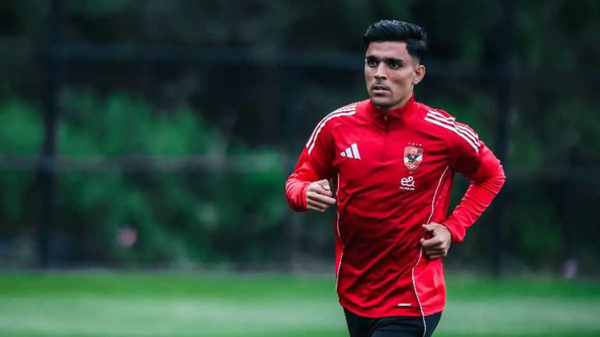 موقف رائع من أشرف بن شرقي مع أحد مشجعي الأهلي المصري (فيديو)