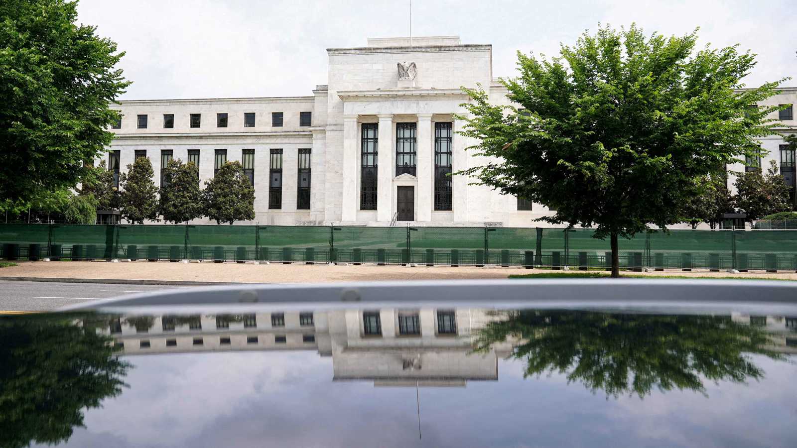 يخوض معركة مفتوحة معه.. ترامب يزلزل قواعد عمل الاحتياطي الفيدرالي