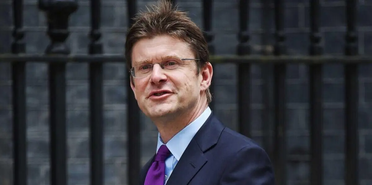 رئيس الاتحاد الإنجليزي يهدد بالاستقالة.. تعرّف على السبب