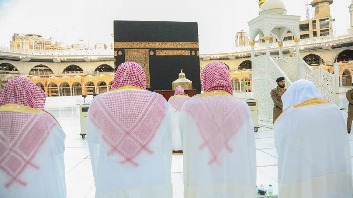 بالصور والفيديو.. هكذا أقيمت صلاة العيد بالحرمين المكي والمدني في ظل جائحة كورونا