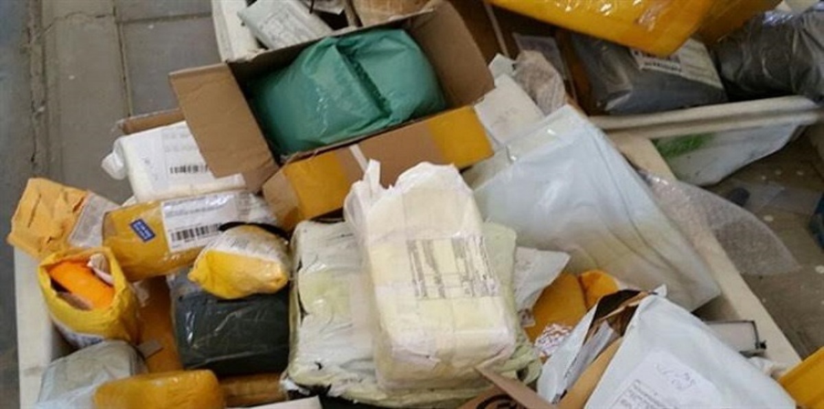 إسرائيل تحبط تهريب شحنة أسلحة متطورة لحماس بطرود بريدية (صور)