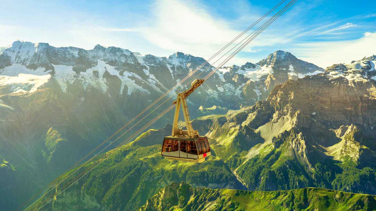 شيلثورن.. قمة سويسرية تجمع بين الرياضة والطبيعة والمغامرات (فيديو)