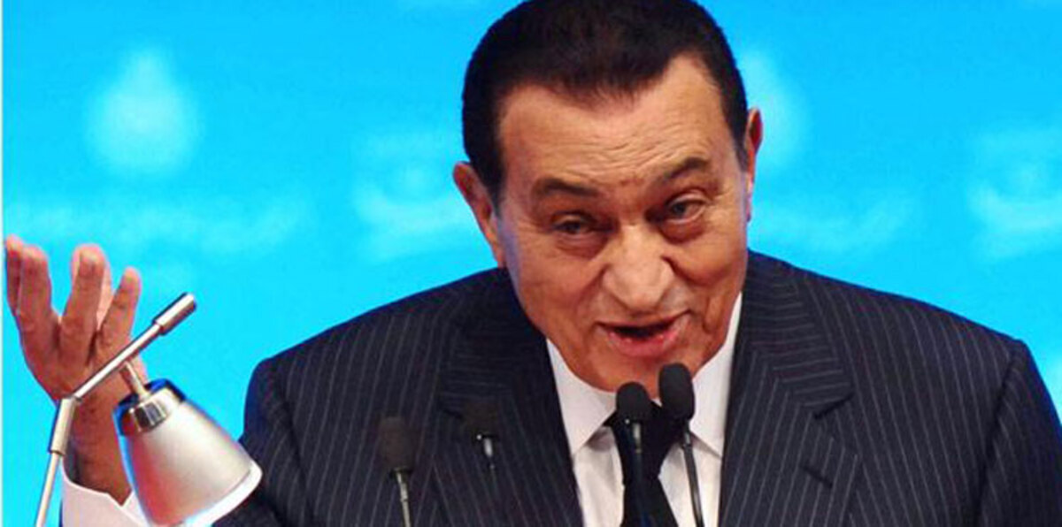 مواطن مصري يؤسس "عائلة جديدة لمبارك" تحت شعار "آسفين ياريس" بالفيوم