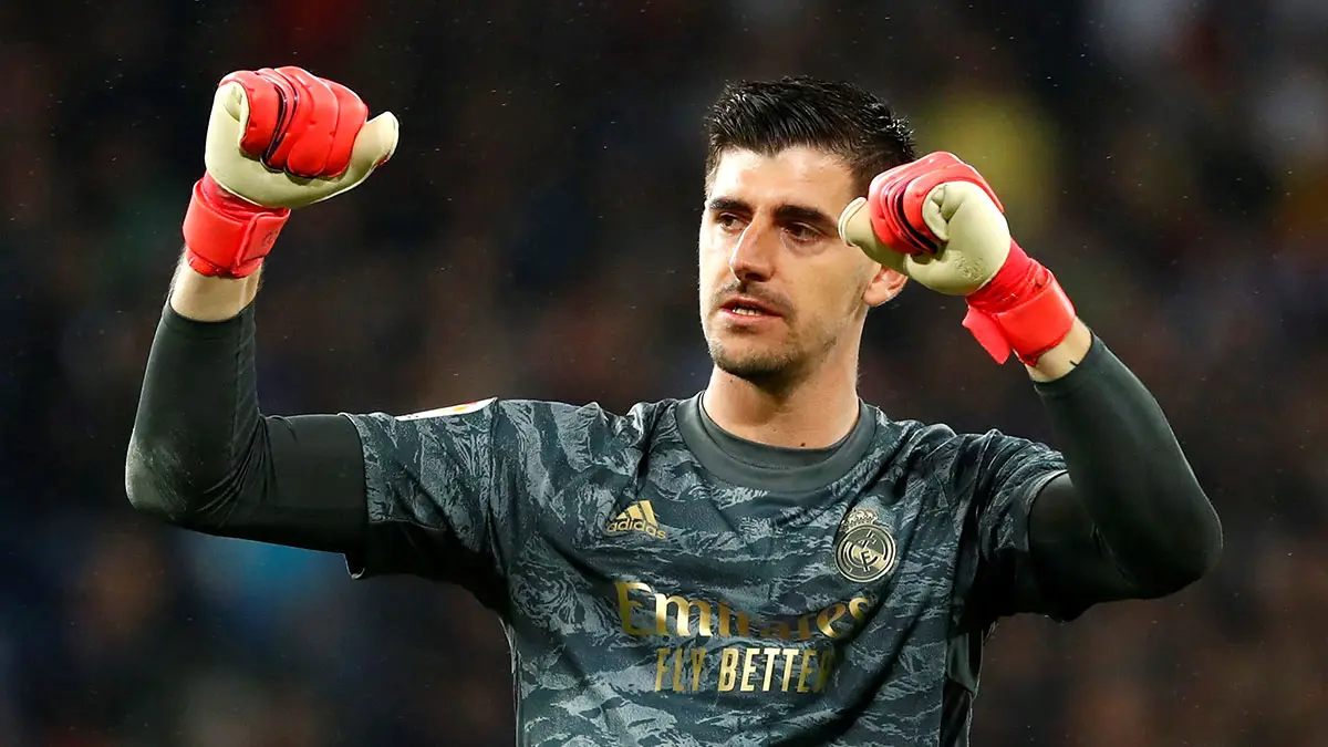 مباراة ريال مدريد ضد برشلونة.. كورتوا يتصدر الأرقام المميزة في كلاسيكو الأرض