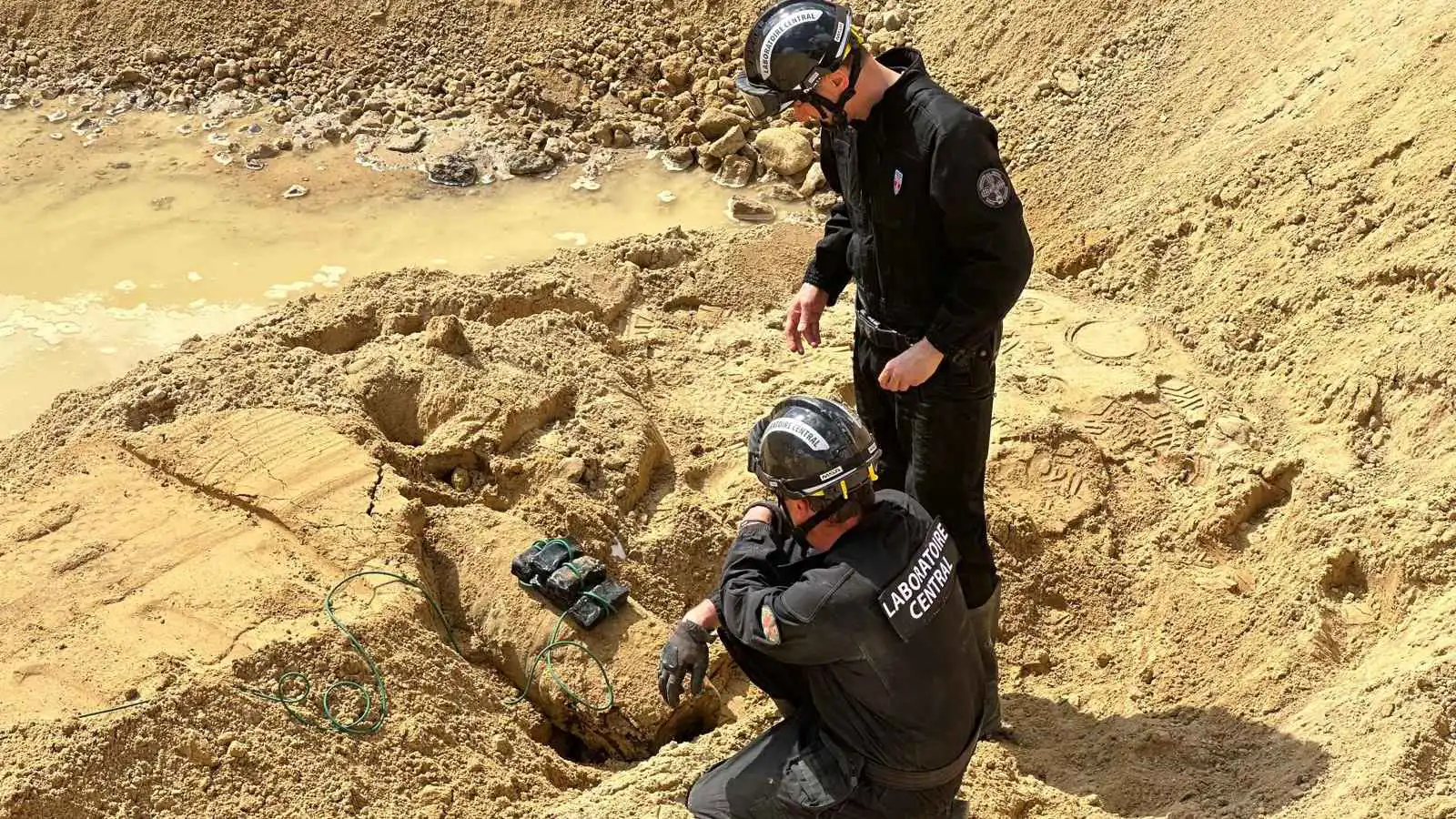 تفجير قنبلة بقيت مدفونة لنحو 80 عاما في ضواحي باريس (صور)