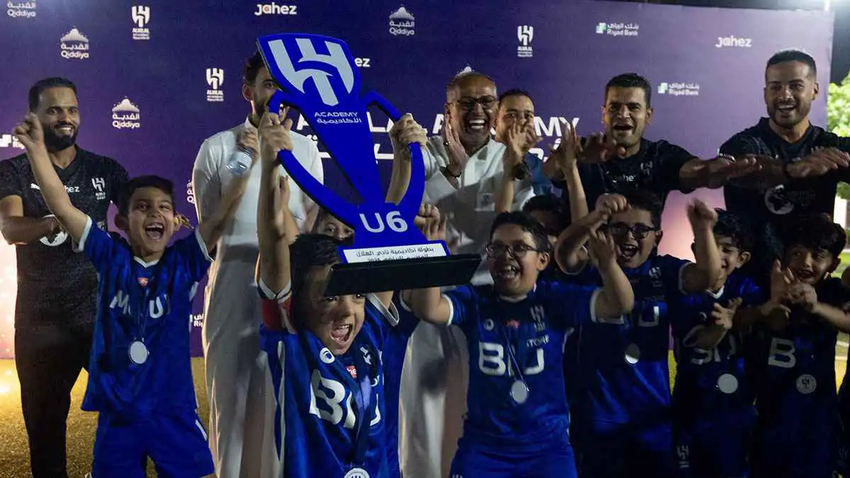 نجل أسطورة الهلال يلفت الانتباه في أكاديمية النادي (فيديو)