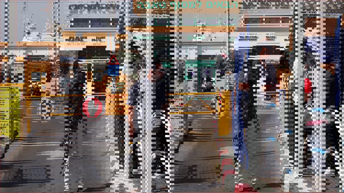 إسرائيل تعتقل شخصين بتهمة نقل معلومات سرية إلى عميل أجنبي