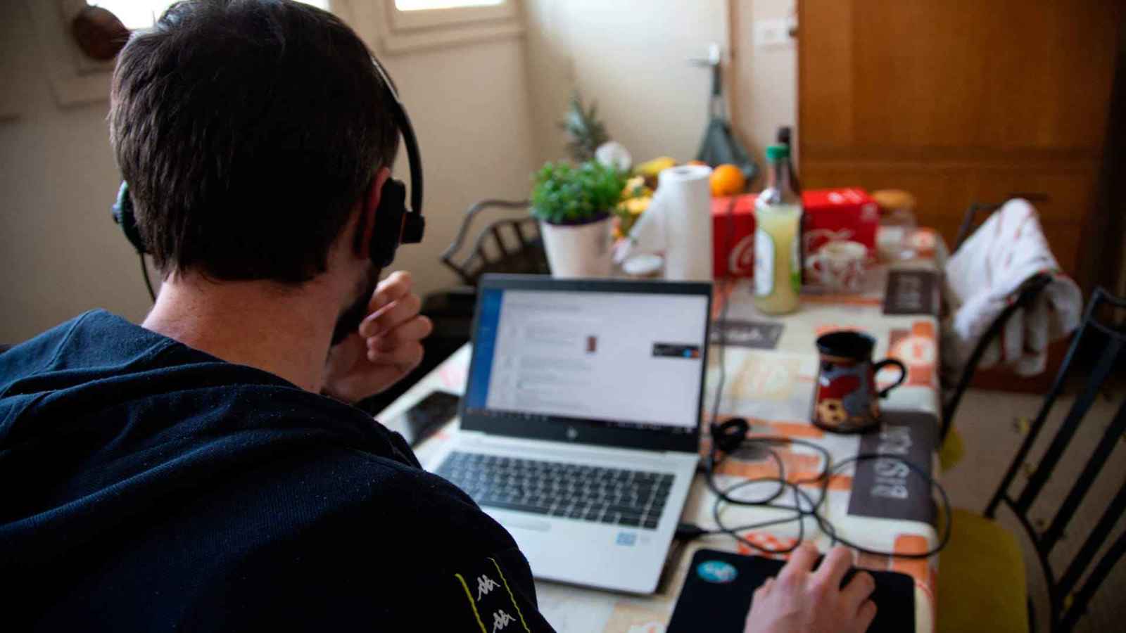 "الفريلانسرز".. رواتب متدنية و"استغلال" للشباب العربي