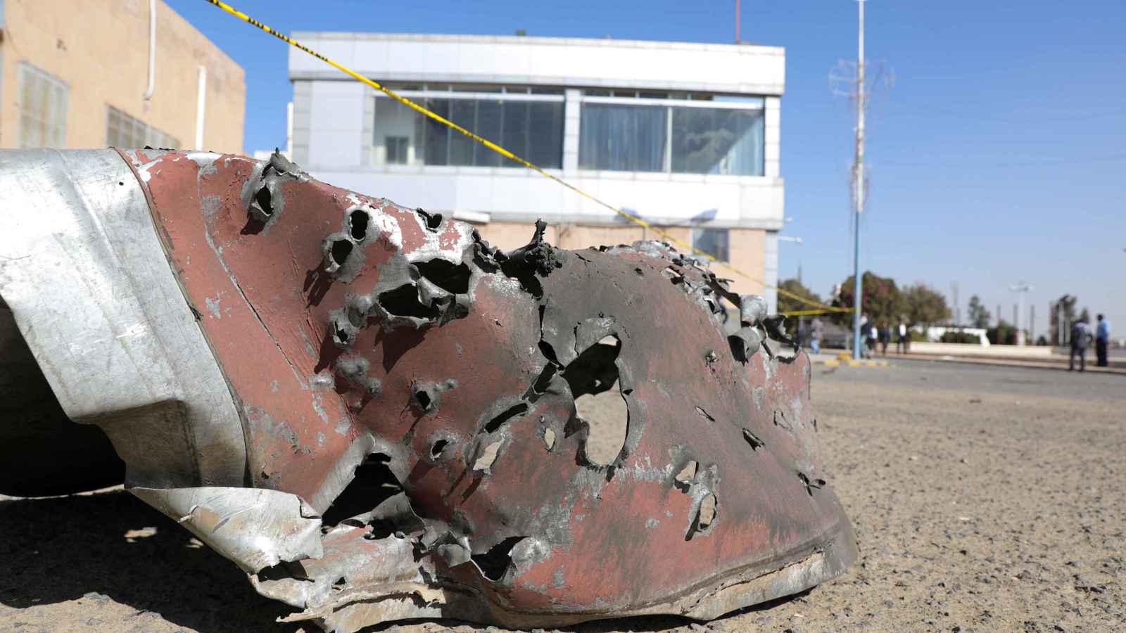 "المونيتور": استهداف إسرائيل مواقع الحوثيين تمهيد لضرب النووي الإيراني