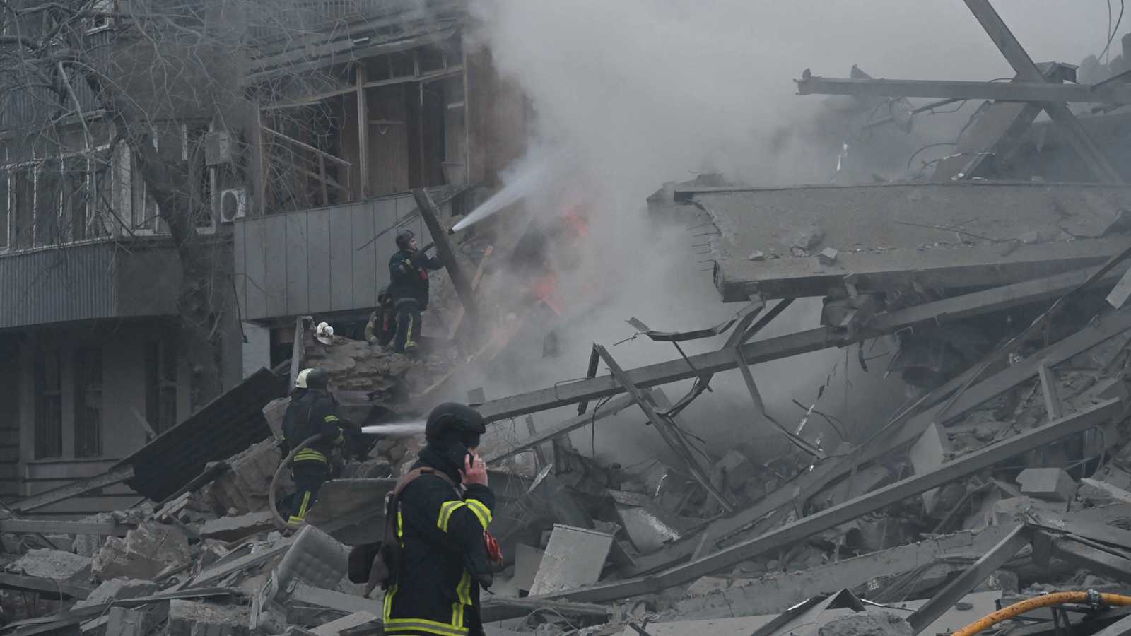 "الضغط المزدوج".. موسكو تُربك كييف بين "ظلام الشتاء" واستنزاف السلاح