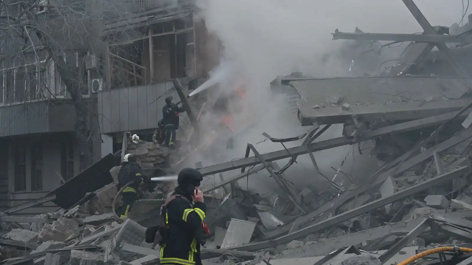 "الضغط المزدوج".. موسكو تُربك كييف بين "ظلام الشتاء" واستنزاف السلاح