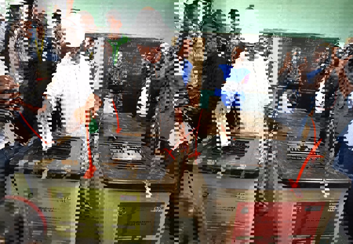 من هو "جو النائم" رئيس ليبيريا الجديد؟ 