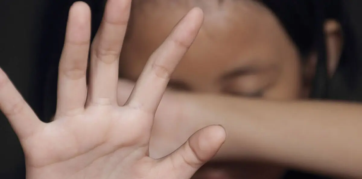 مجهول يتحرش بطفلة في "مول" شهير بالسعودية