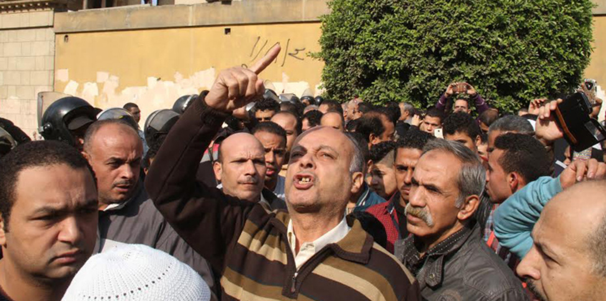 انفجار الكاتدرائية‎.. أقباط غاضبون يهتفون ضد وزير الداخلية المصري (فيديو)