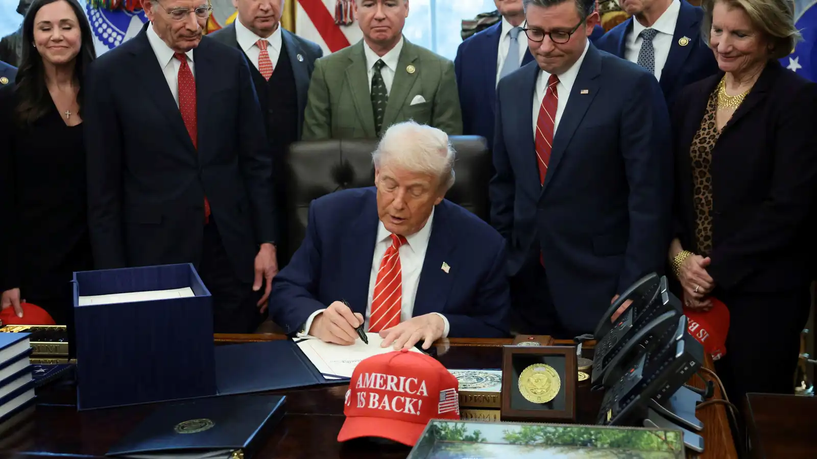 ترامب يصدر قانونا ينهي الإغلاق الحكومي الجزئي