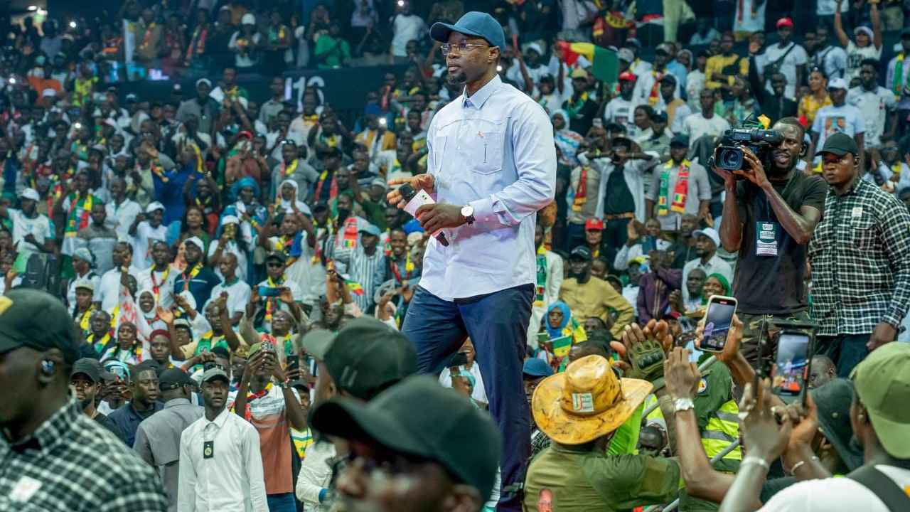 السنغال.. صعود سونكو قد يقلص صلاحيات الرئاسة ويكرس لنظام برلماني