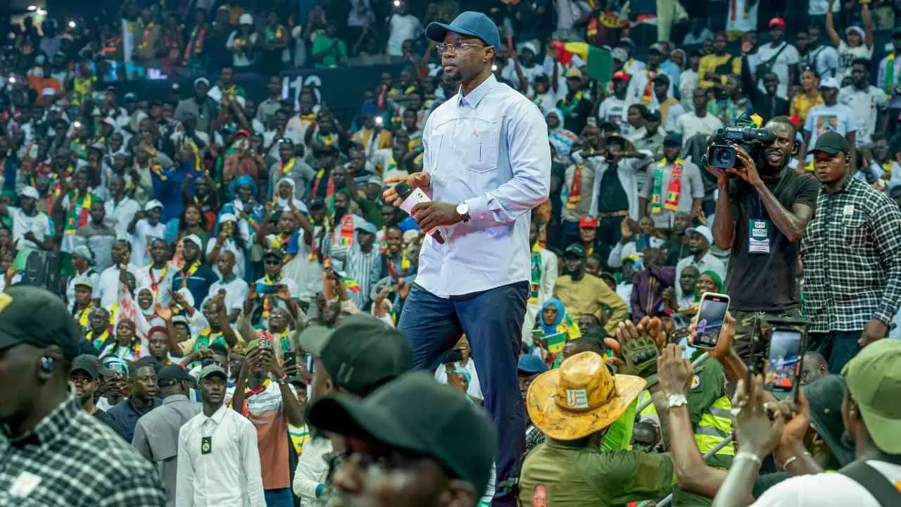 السنغال.. صعود سونكو قد يقلص صلاحيات الرئاسة ويكرس لنظام برلماني