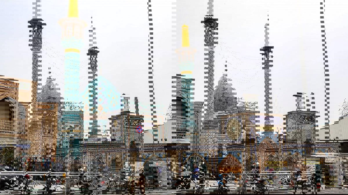 إيران تعيد فتح المساجد رغم ارتفاع الإصابات بـ"كورونا"