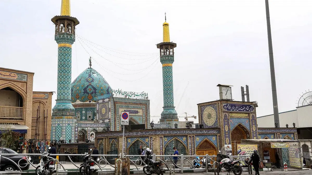 إيران تعيد فتح المساجد رغم ارتفاع الإصابات بـ"كورونا"