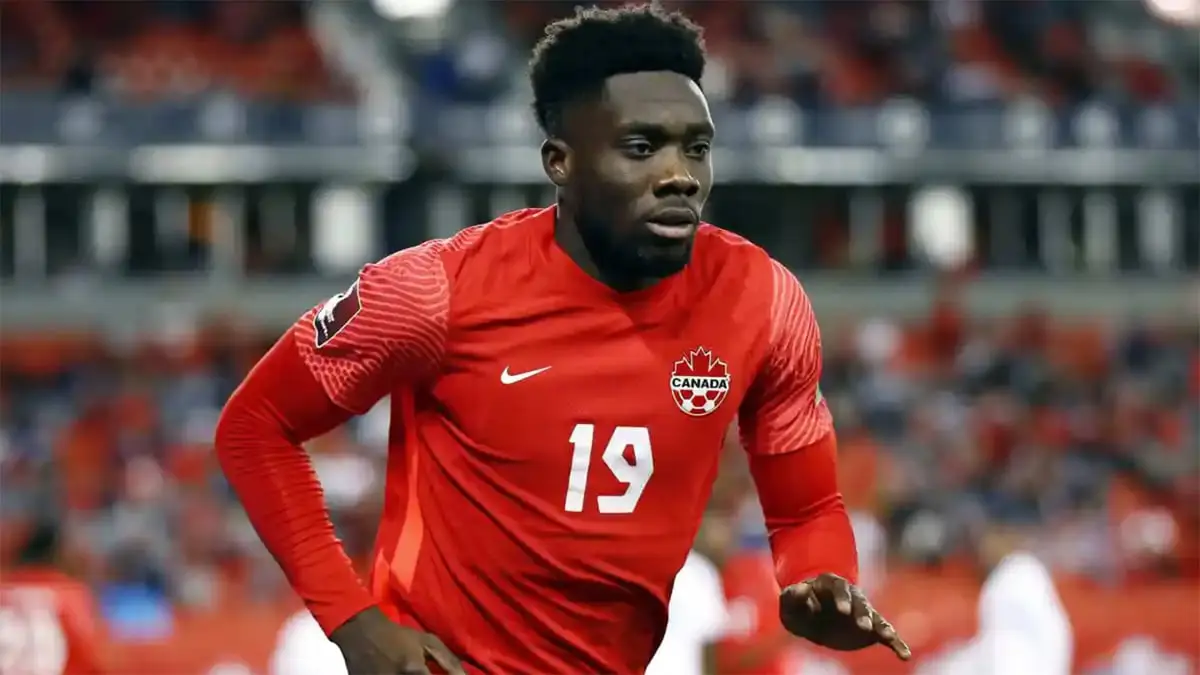 رد فعل "باكٍ" لألفونسو ديفيز لاعب بايرن ميونخ على تأهل كندا لنهائيات كأس العالم (فيديو)