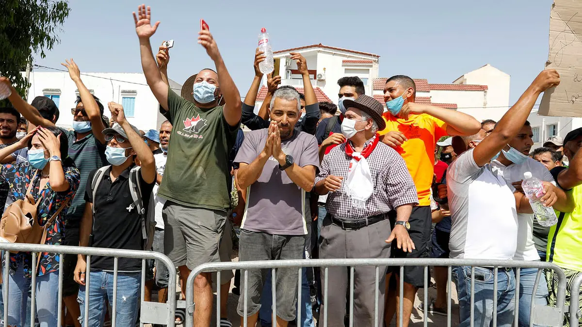 تونس.. القضاء العسكري يصدر مذكرة لإيداع 4 نواب في السجن