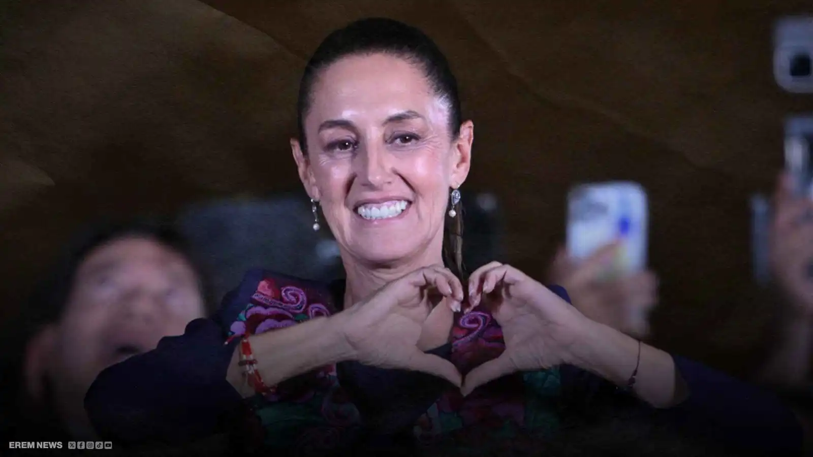 تحرش علني يحرج رئيسة المكسيك في فعالية عامة (فيديو إرم)