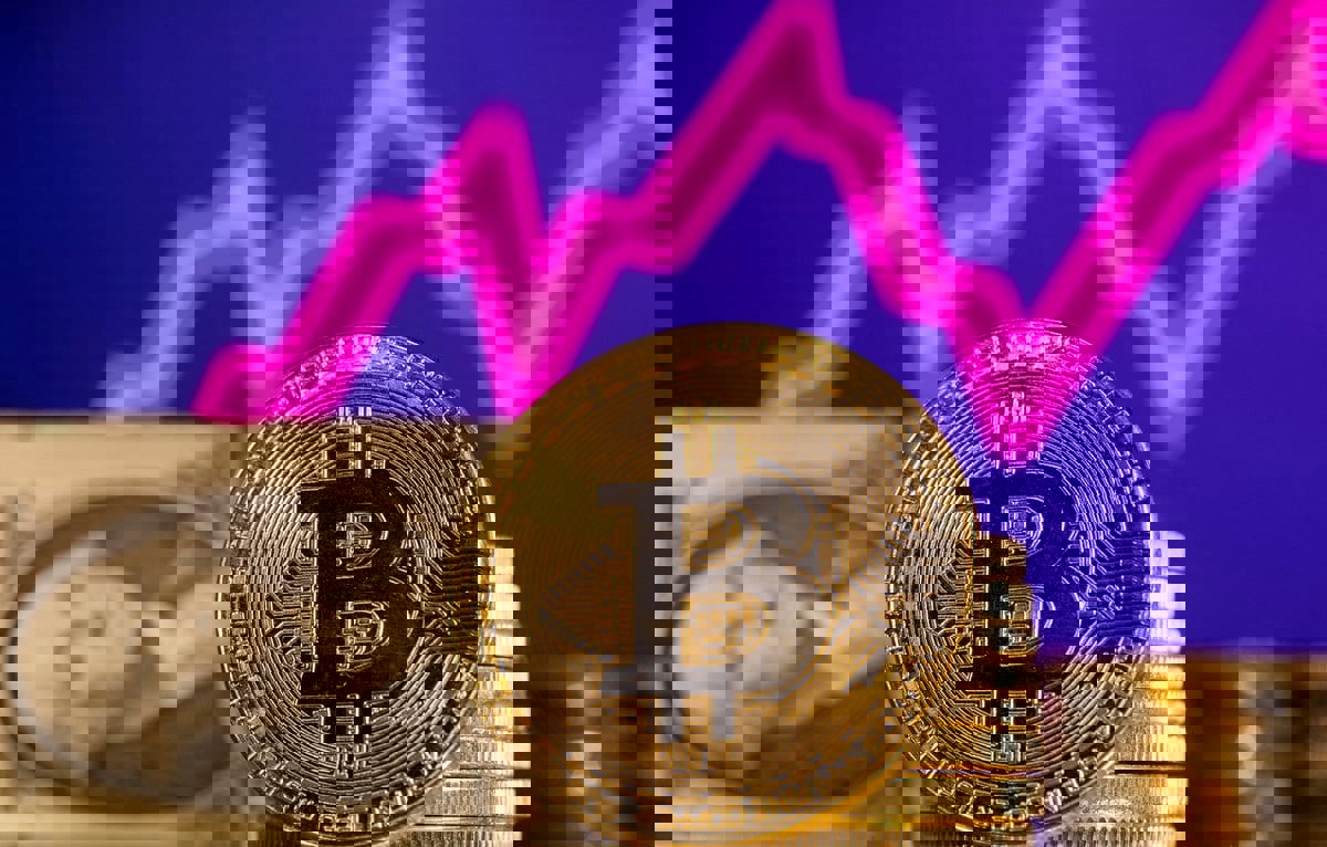 لأول مرة.. سعر بتكوين يشكل "الصليب الذهبي"