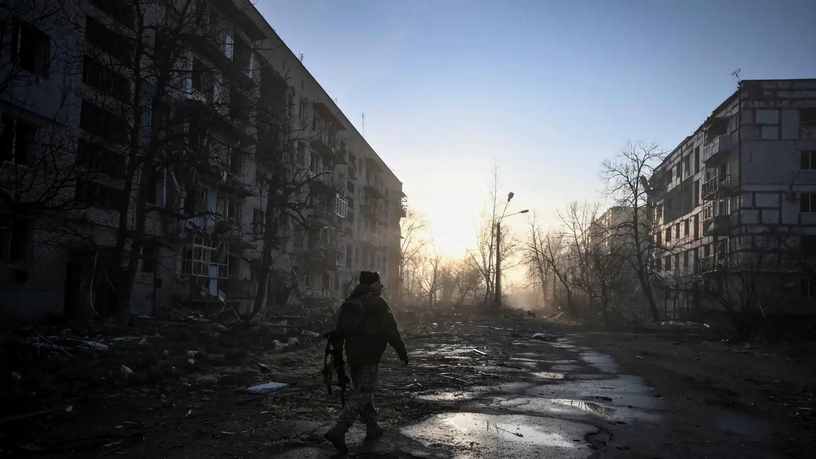 هجوم أوكراني يغرق أحياء واسعة من زابوريجيا في الظلام