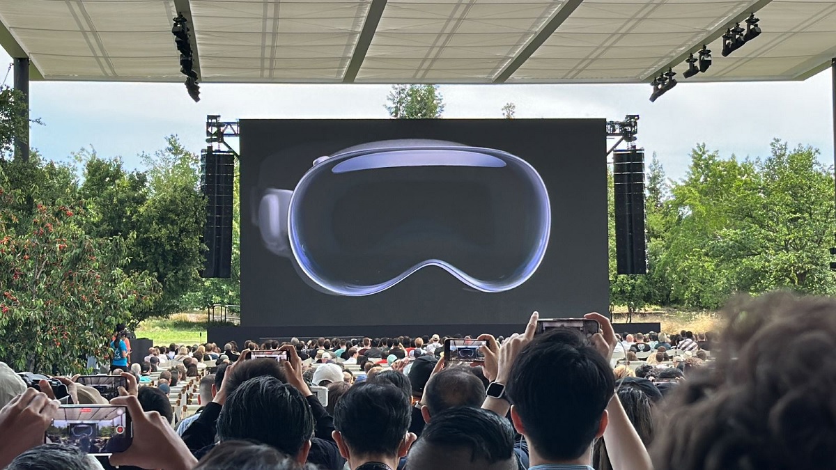 أبل تكشف عن Vision Pro أول نظارة ذكية للواقع المختلط