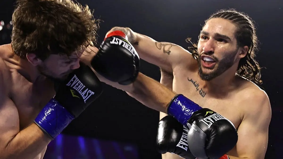 حفيد محمد علي كلاي يفوز بمباراته الأولى كملاكم محترف (فيديو)