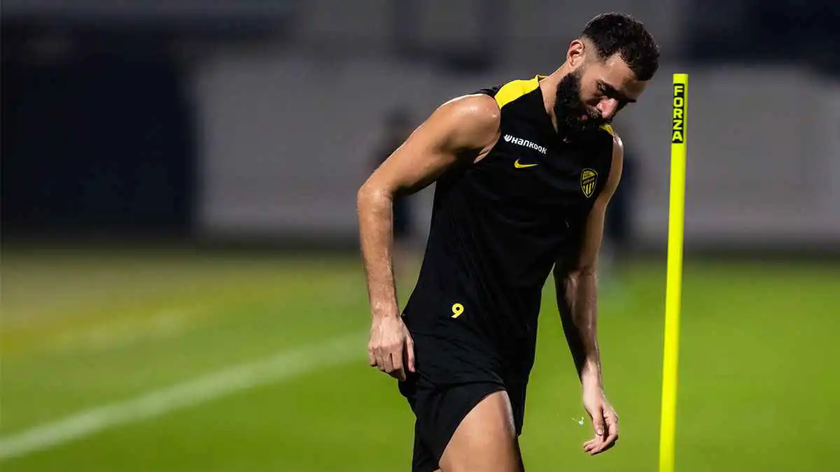 فعلها مع ريال مدريد.. هل يغدر بنزيما بنادي الاتحاد السعودي؟