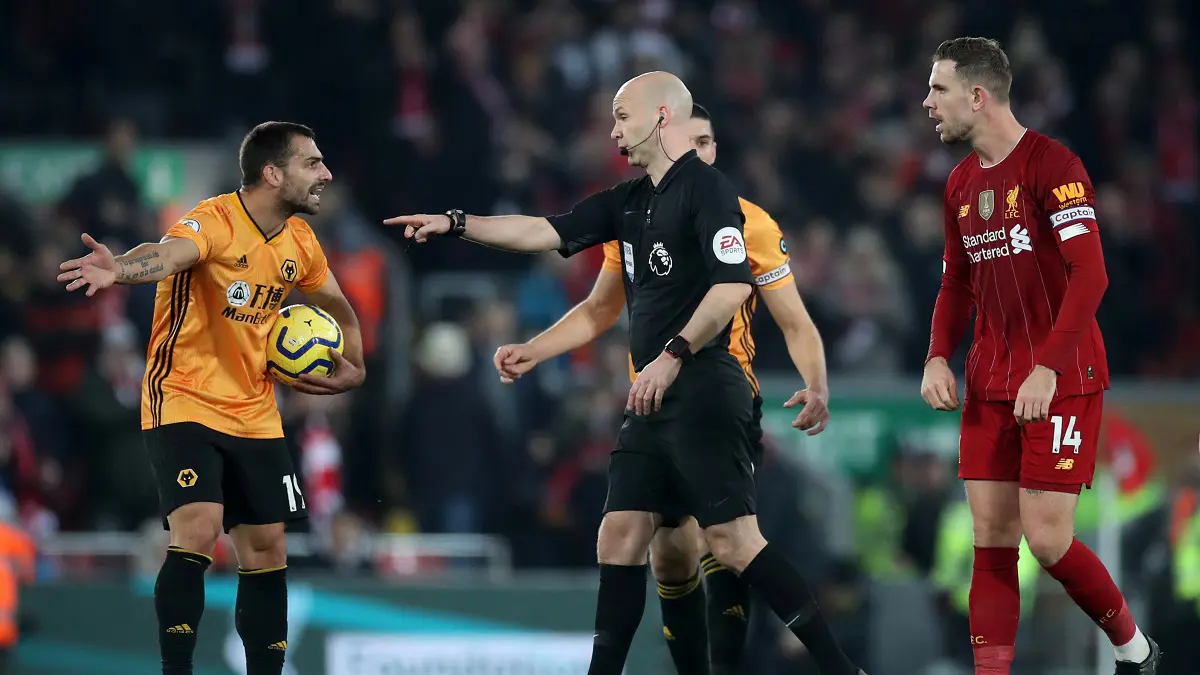 مباراة وولفرهامبتون ضد ليفربول.. لماذا احتسب الحكم هدف ماني رغم لمسة اليد على فان دايك؟ (فيديو وصورة)