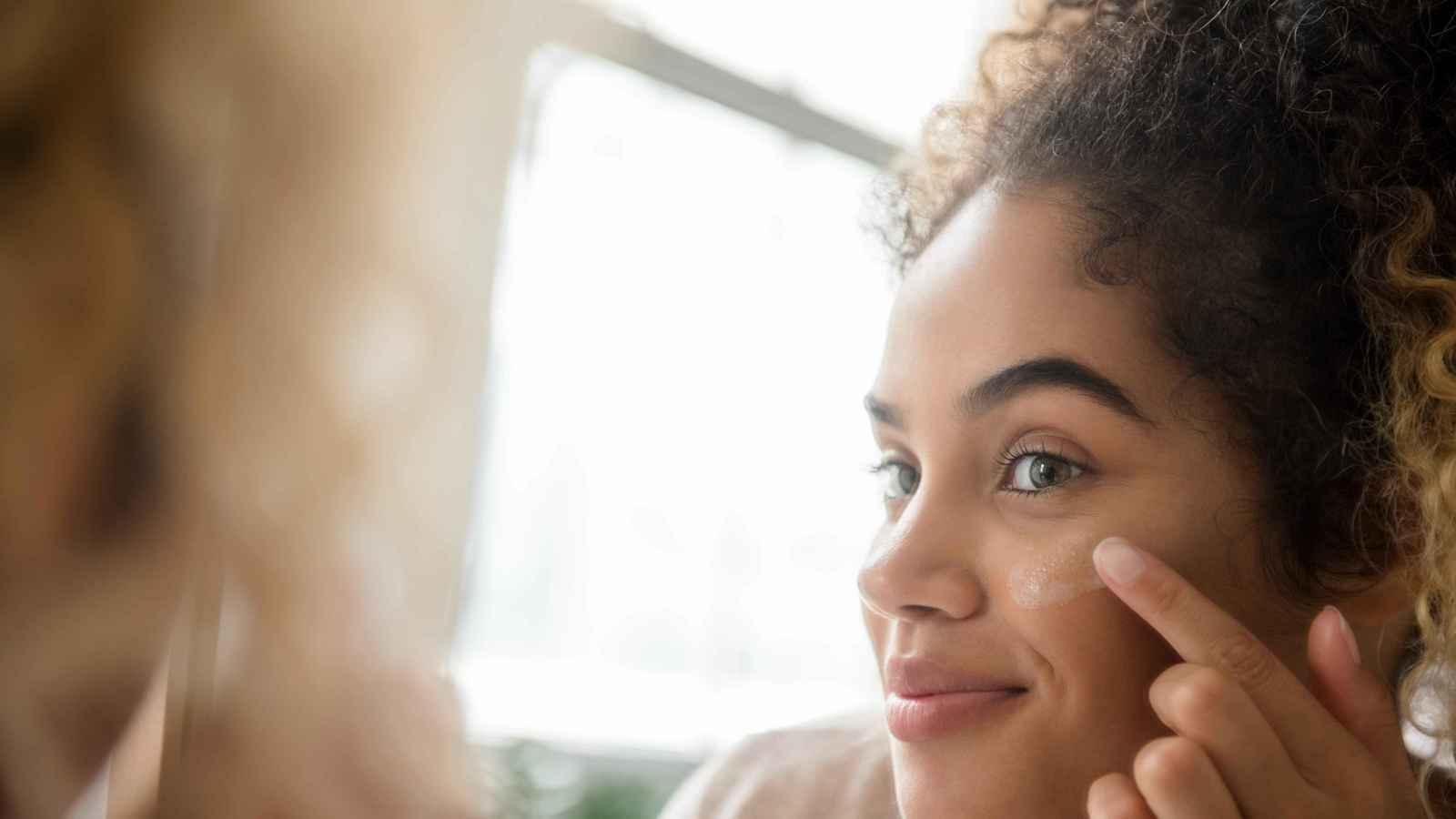 كيف أصبح "الجلسرين" كلمة السر الجديدة في العناية بالبشرة؟