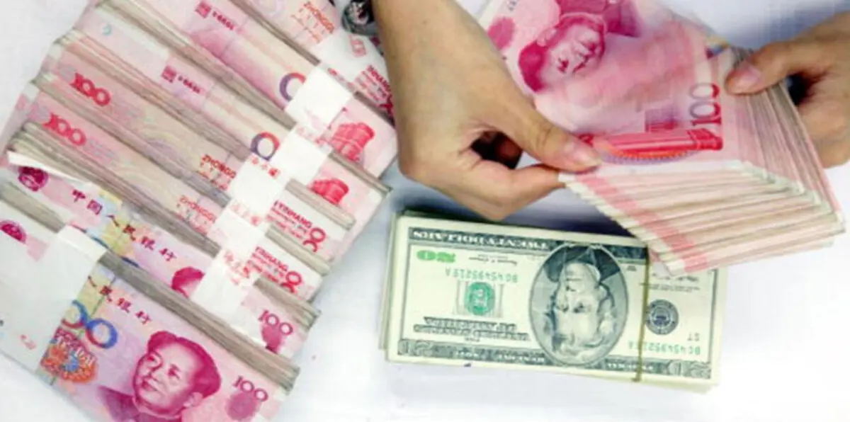 اليوان الصيني يهبط لأدنى مستوى في 5 سنوات أمام الدولار