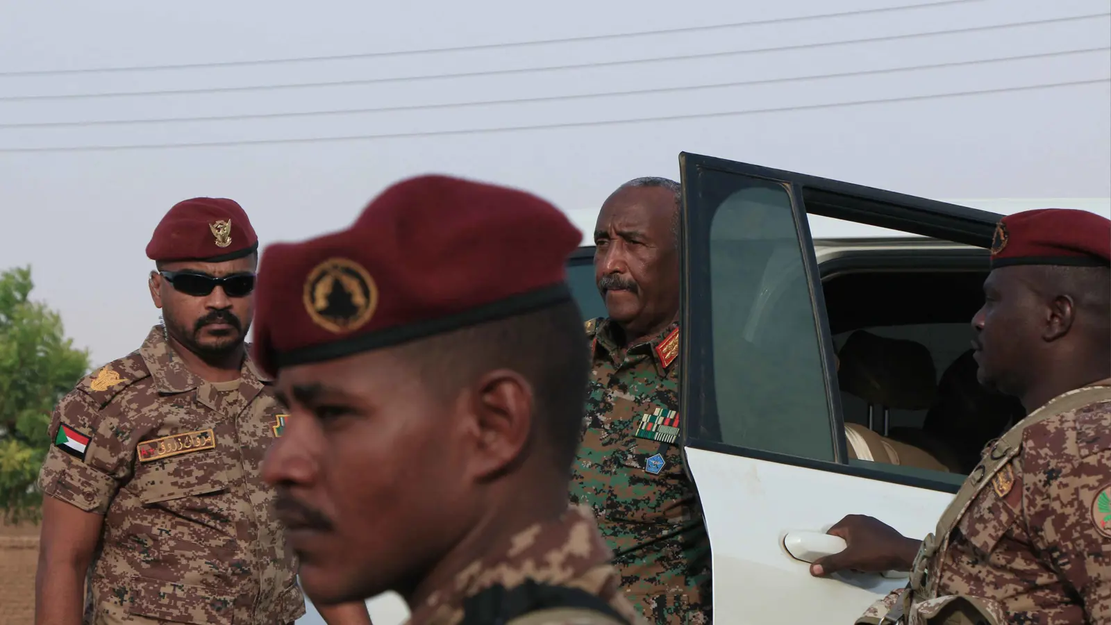 سودانيون يحذرون: البرهان يستخدم الغاز السام وصواريخ إيرانية ضد شعبه