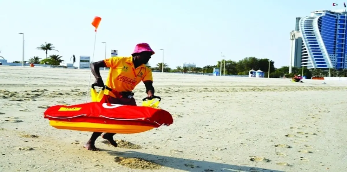 دبي تعزز إجراءات السلامة باستخدام "روبوت" للإنقاذ على الشواطئ (فيديو)