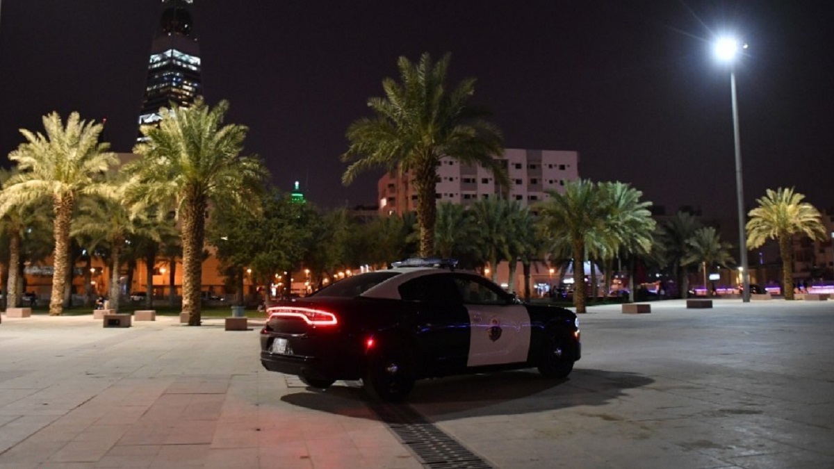 السعودية.. شرطة الرياض تقبض على فتاة تحرشت بطفلة (فيديو)