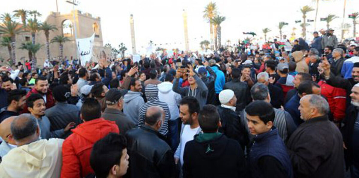 البرلمان الليبي يحمّل حكومة السراج مسؤولية حماية المتظاهرين في طرابلس