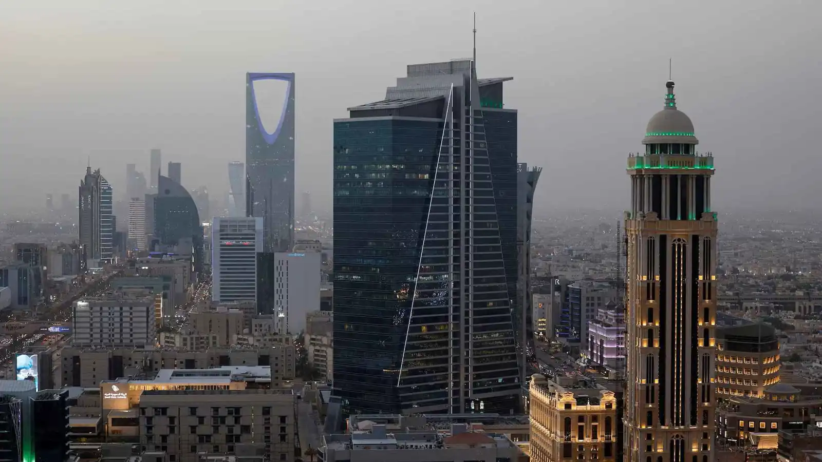 السعودية.. توقف عمليات تشغيلية في عدة منشآت طاقة