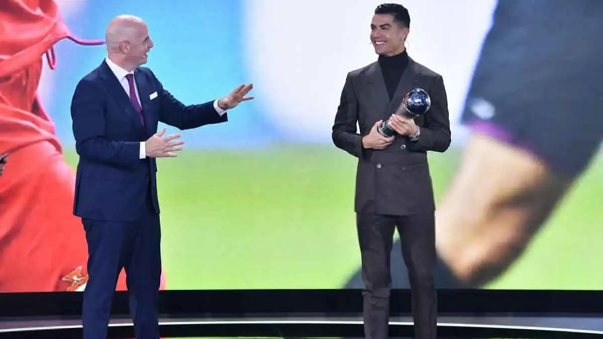 إنفانتينو يحتفل بعيد ميلاد رونالدو بتوجيه رسالة مؤثرة (صورة)